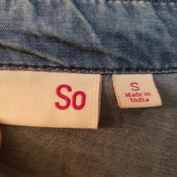 Cute, soft, denim, long sleeve button up blouse. Great condition. Size small - Picture 2 of 6